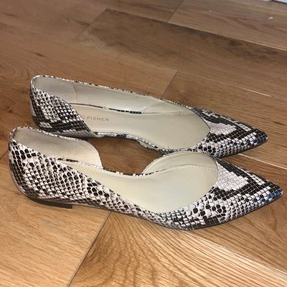 Marc Fisher snake skin flats - Picture 3 of 3